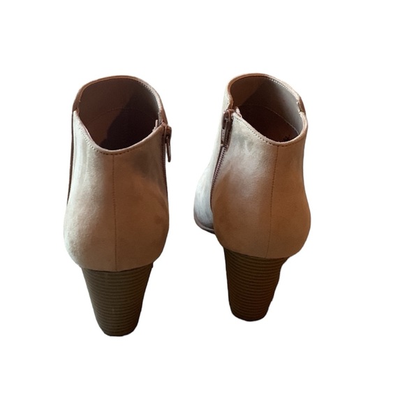 Old Navy Faux Suede Block Heel Booties - Picture 4 of 7